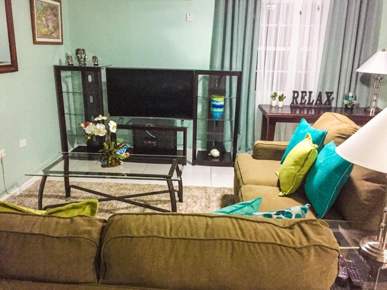 Guest Apartment At Halifax Кингстон Экстерьер фото